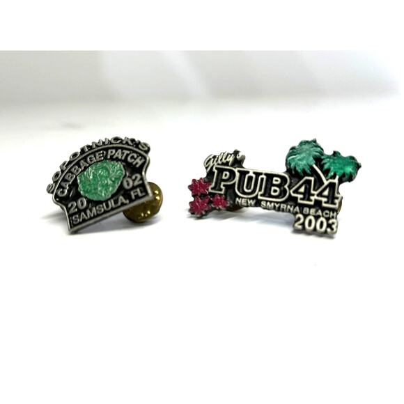2 Vintage Biker Bar Lapel Hat Pins Pinbacks Gillys Pub 44 Cabbage Patch Florida - Picture 1 of 3